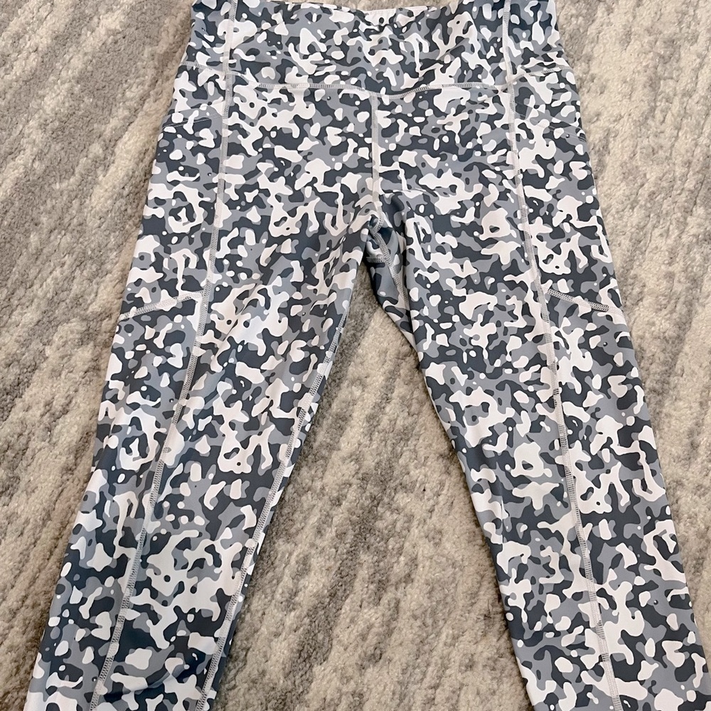 Kiava Camouflage Capri Leggings